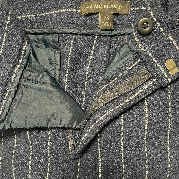 Banana Republic Navy and White Pinstripe Textured Shorts - Picture 5 of 8